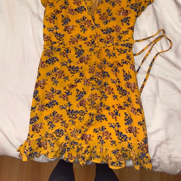 COPY - Yellow wrap mini dress - Picture 2 of 2